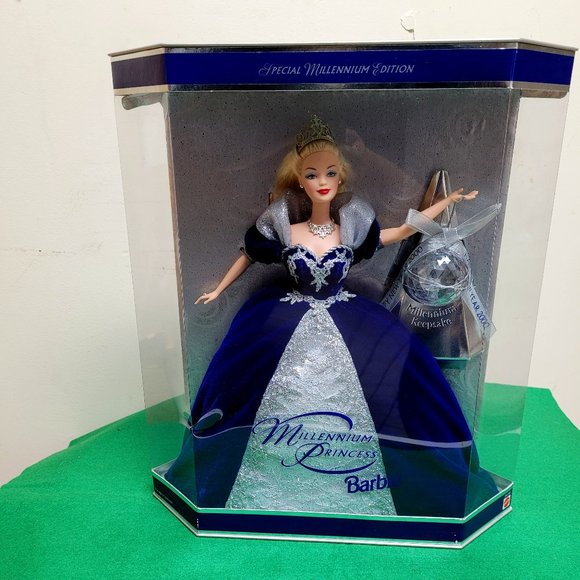 (2) Millennium Barbies . - Picture 1 of 8